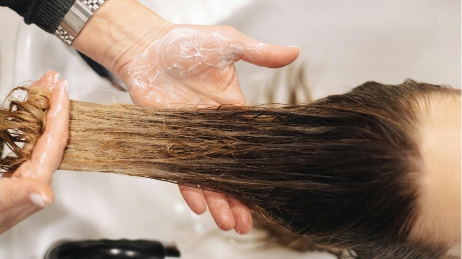 Can I wash my hair 24 hours after bleaching?