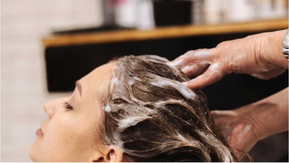 How long should you wait to wash your hair after getting highlights?