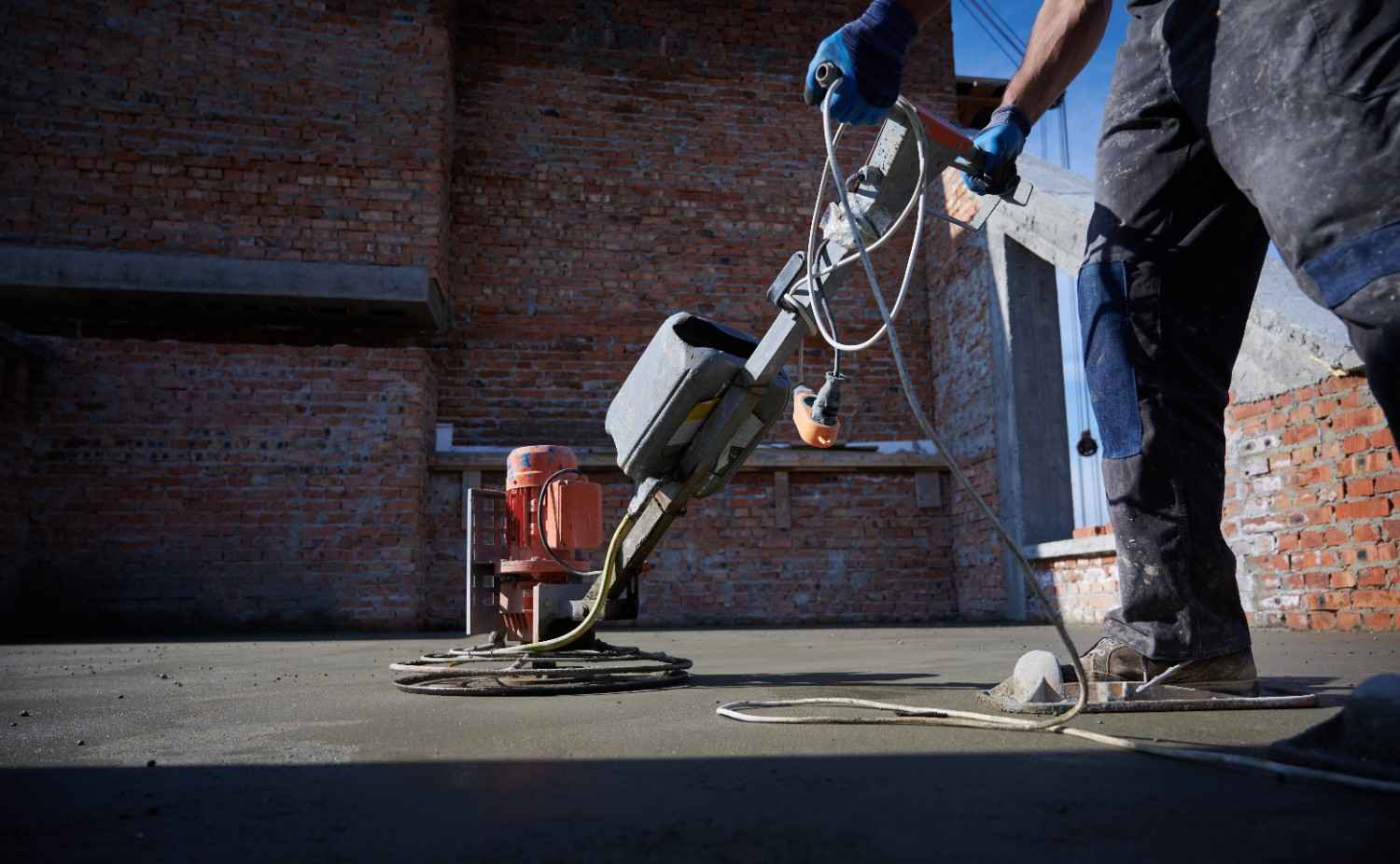 How Professionals in Hawaii Restore Concrete to Its Original Condition